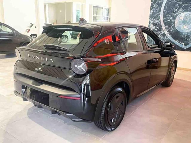 Lancia Ypsilon Hybrid e-DCT - foto 3 di 4