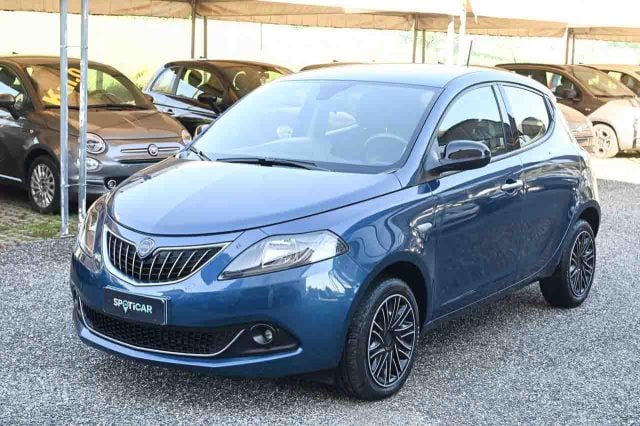 Lancia Ypsilon 1.0 FireFly S&S Hybrid Gold Plus, del 2023, 31.966 km, in vendita a Pianezza (TO)