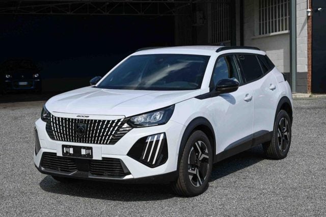 Peugeot 2008 PureTech 100 S&S Allure GPL, del 2025, 10 km, in vendita a Pianezza (TO)