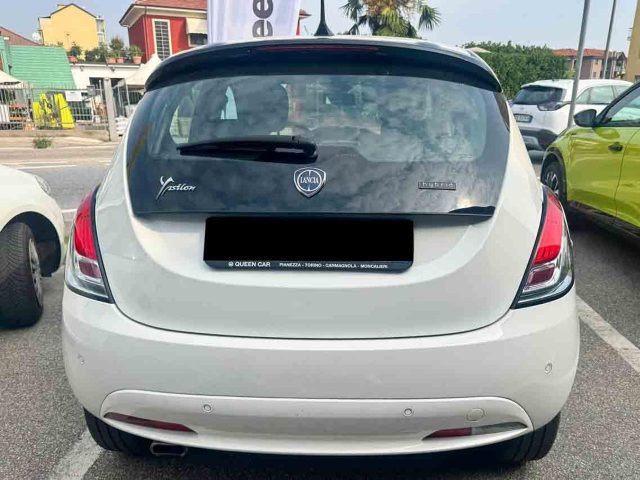 Lancia Ypsilon 1.0 FireFly S&S Hybrid Alberta Ferretti - foto 3 di 4