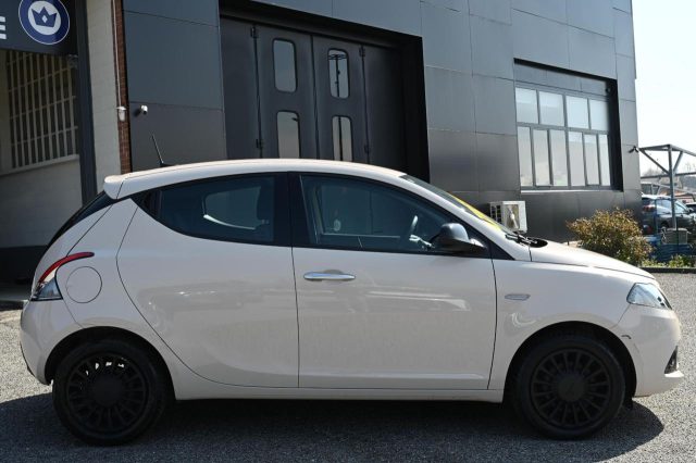 Lancia Ypsilon 1.0 FireFly S&S Hybrid Silver - foto 4 di 4
