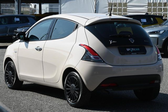 Lancia Ypsilon 1.0 FireFly S&S Hybrid Silver, del 2022, 71.790 km, in vendita a Pianezza (TO)