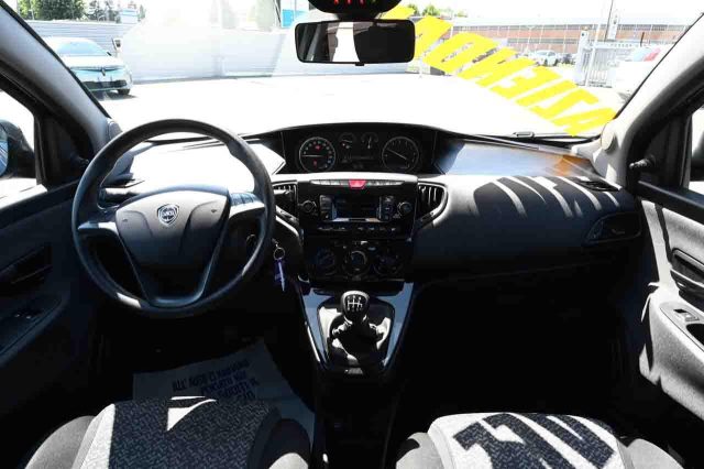 Lancia Ypsilon 1.0 FireFly 5 porte S&S Hybrid Silver usato a PIANEZZA