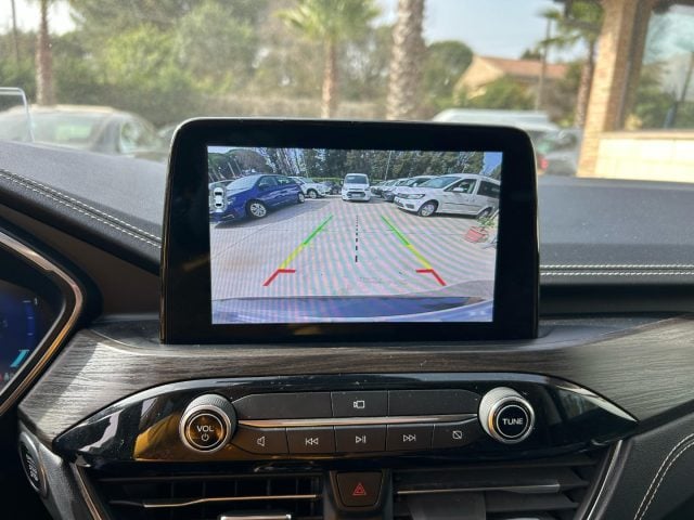 Ford Kuga 2.0 190 CV aut. AWD Vignale, del 2020, 118.000 km, in vendita a Caltagirone (CT)