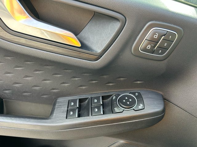 Ford Kuga 2.0 190 CV aut. AWD Vignale, del 2020, 118.000 km, in vendita a Caltagirone (CT)