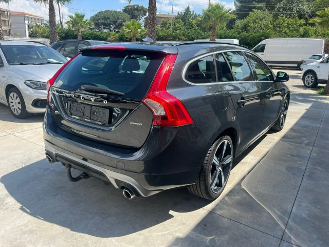 Volvo V60 D2 2.0 R-design - foto 3 di 4