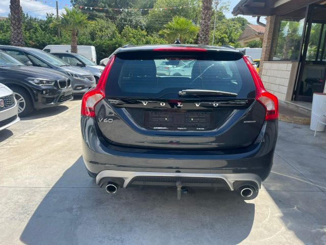 Volvo V60 D2 2.0 R-design - foto 4 di 4