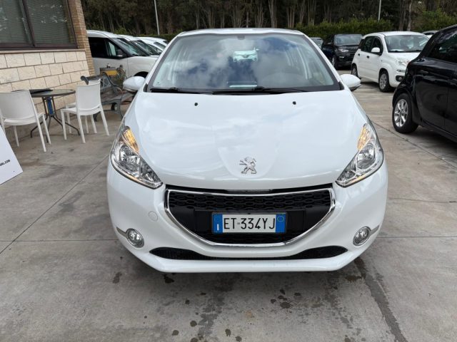 Peugeot 208 PureTech 82 5 porte - foto 2 di 4