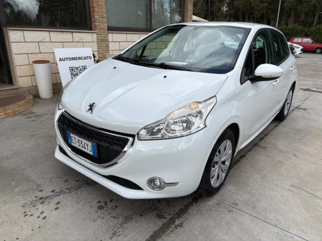 Peugeot 208 PureTech 82 5 porte usato a CALTAGIRONE