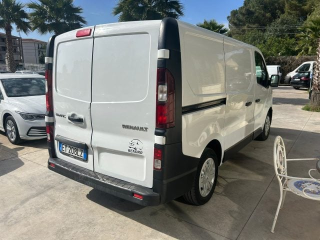 Renault Trafic 1.6 dCi 120CV, del 2015, 246.000 km, in vendita a Caltagirone (CT)