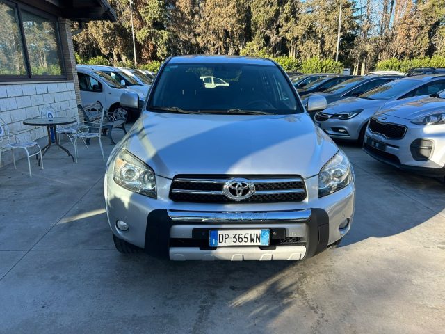Toyota RAV 4 Crossover 2.2 D-Cat 177 CV Luxury - foto 2 di 4