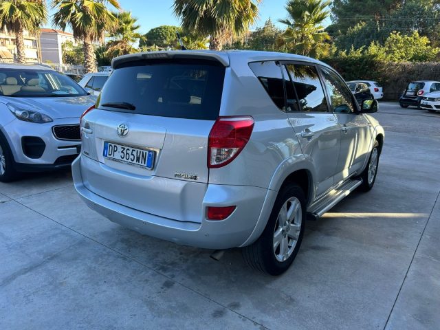 Toyota RAV 4 Crossover 2.2 D-Cat 177 CV Luxury - foto 4 di 4