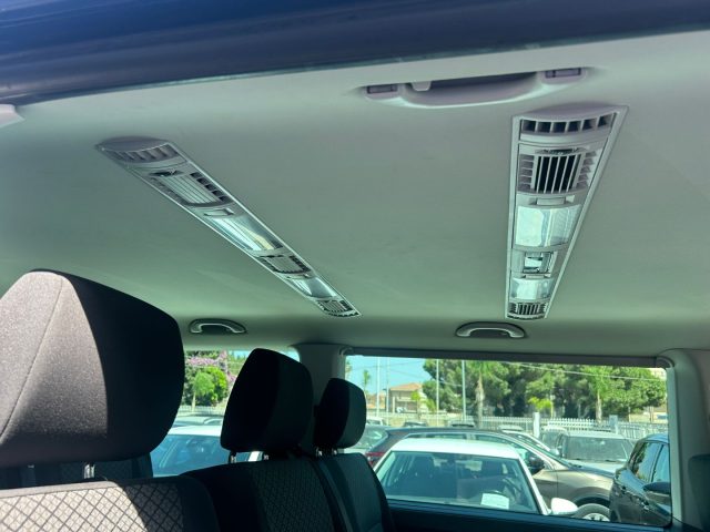 Volkswagen Caravelle 2.0 TDI 110CV T.Line 9 P.ti, del 2021, 49.000 km, in vendita a Caltagirone (CT)