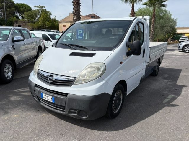 Opel Vivaro 2.0 CDTI Cassonato, del 2009, 174.000 km, in vendita a Caltagirone (CT)