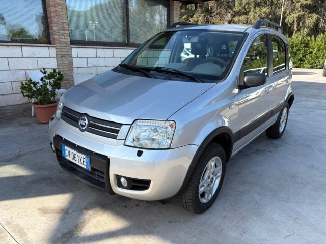 Fiat Panda 1.2 4x4 Climbing, del 2005, 230.000 km, in vendita a Caltagirone (CT)