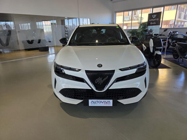 Alfa Romeo Junior 1.2 136 CV Hybrid eDCT6 - foto 2 di 4