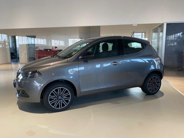 Lancia Ypsilon 1.0 FireFly 5 porte S&S Hybrid Oro - foto 2 di 4