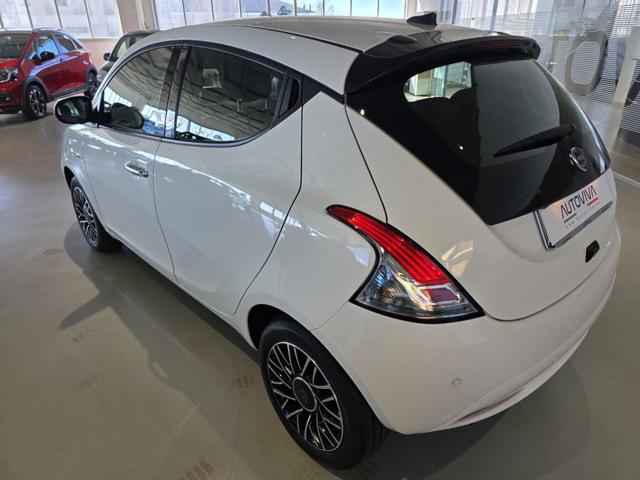 Lancia Ypsilon 1.0 FireFly 5 porte S&S Hybrid Platino - foto 3 di 4