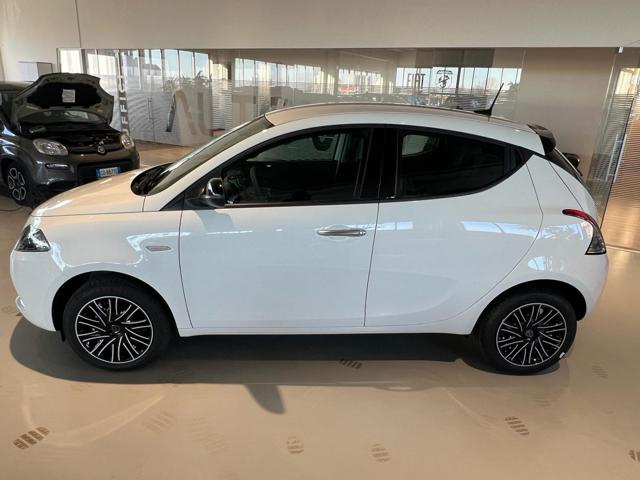 Lancia Ypsilon 1.0 FireFly 5 porte S&S Hybrid Gold - foto 3 di 4