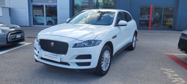 Jaguar F-Pace 2.0 D 180 CV AWD aut. - foto 2 di 4
