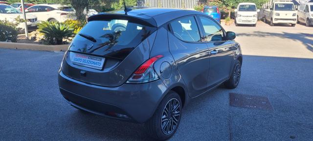 Lancia Ypsilon 1.0 FireFly 5 porte S&S Hybrid Gold - foto 4 di 4