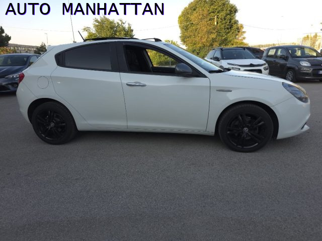 Alfa Romeo Giulietta 1.6 JTDm-2 105 CV tetto apribile - foto 4 di 4