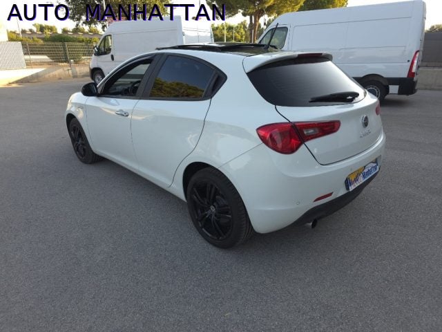 Alfa Romeo Giulietta 1.6 JTDm-2 105 CV tetto apribile - foto 3 di 4