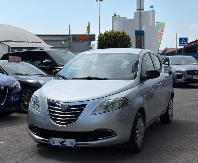 Lancia Ypsilon 1.2 69 CV 5 porte Silver *OK NEOPATENTATI* usato a SANTA MARIA DELLE MOLE