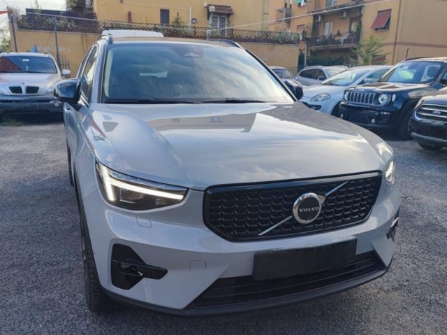 Volvo XC40 B3 automatico Ultra Dark - foto 2 di 4