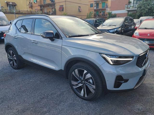 Volvo XC40 B3 automatico Ultra Dark - foto 3 di 4