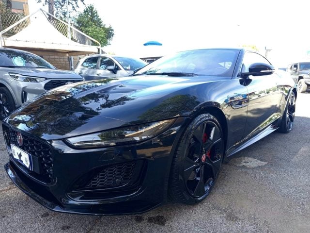 Jaguar F-Type 2.0 aut. Coupé R-Dynamic Black, del 2022, 39.000 km, in vendita a Santa Maria Delle Mole (RM)