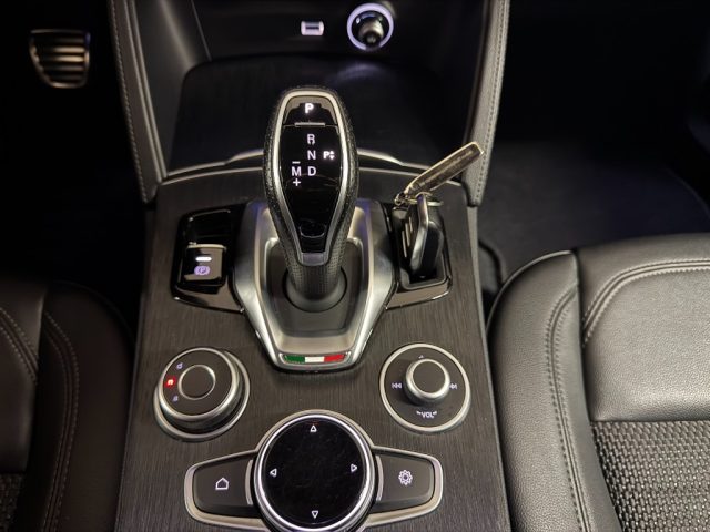 Alfa Romeo Stelvio 2.2 Turbodiesel 210 CV AT8 Q4 Veloce, del 2023, 84.000 km, in vendita a Nembro (BG)