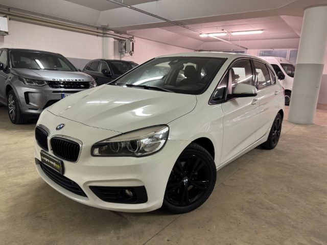 BMW 220 i Active Tourer Advantage - foto 2 di 4