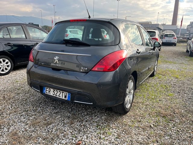 Peugeot 308 1.6 8V e-HDi 112CV 6MT 5p. Business, del 2013, 140.000 km, in vendita a Prato (PO)