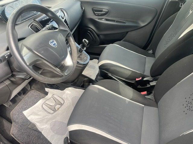 Lancia Ypsilon 1.2 69 CV 5 porte Elle, del 2015, 94.500 km, in vendita a Prato (PO)