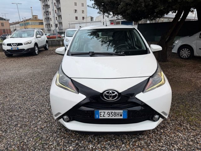 Toyota Aygo 1.0 VVT-i 69 CV 5 porte x-wave, del 2015, 94.000 km, in vendita a Prato (PO)