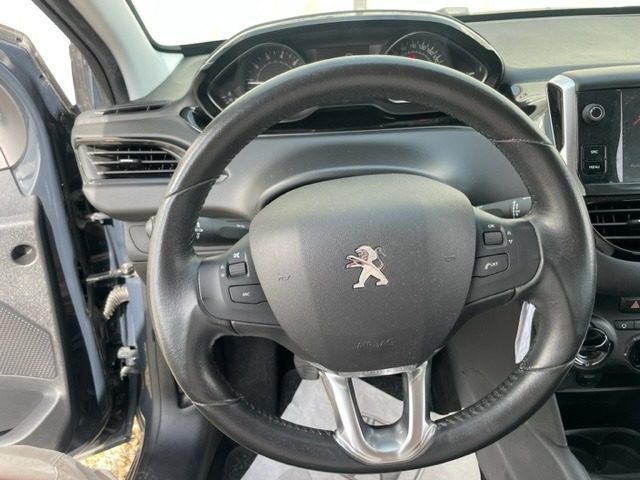 Peugeot 208 PureTech 82 5 porte Black Line, del 2018, 79.000 km, in vendita a Prato (PO)