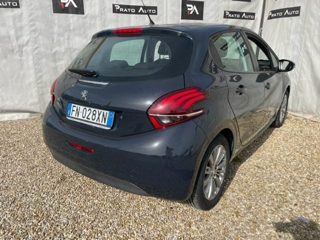 Peugeot 208 PureTech 82 5 porte Black Line, del 2018, 79.000 km, in vendita a Prato (PO)