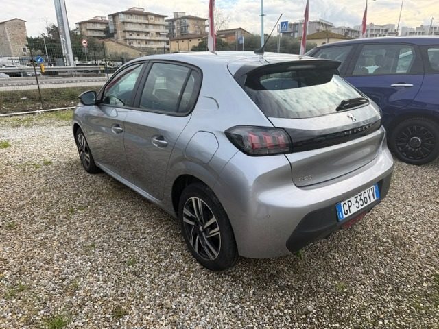Peugeot 208 PureTech 75 Stop&Start 5 porte Active, del 2023, 29.500 km, in vendita a Prato (PO)