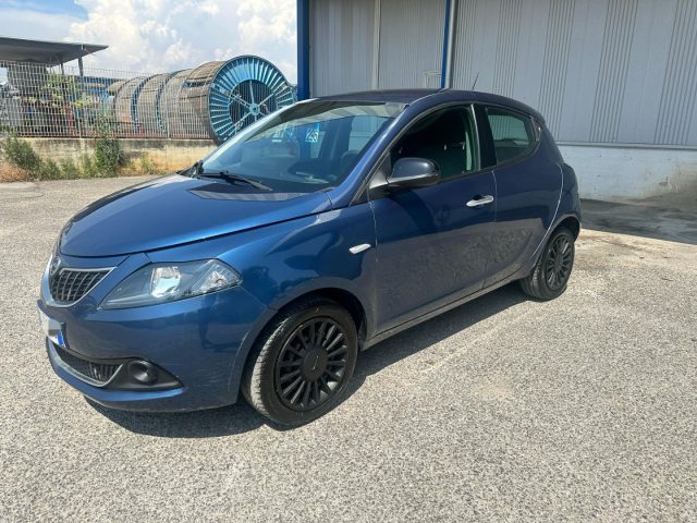 Lancia Ypsilon 1.0 Hybrid Ecochic silver - foto 3 di 4