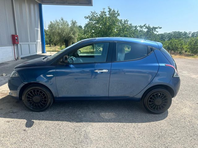 Lancia Ypsilon 1.0 Hybrid Ecochic silver - foto 4 di 4