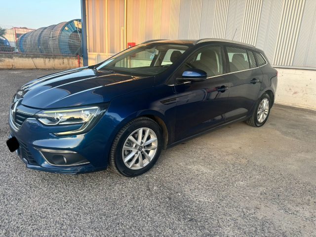 Renault Megane Mégane Sporter Blue dCi 115 CV EDC Business, del 2020, 141.614 km, in vendita a Calvi Risorta (CE)