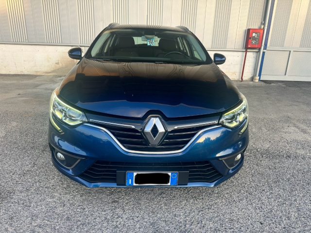 Renault Megane Mégane Sporter Blue dCi 115 CV EDC Business, del 2020, 141.614 km, in vendita a Calvi Risorta (CE)
