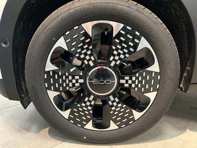 Fiat 600 Hybrid 110 CV DCT MHEV La Prima II km 0 a BORGO VALSUGANA