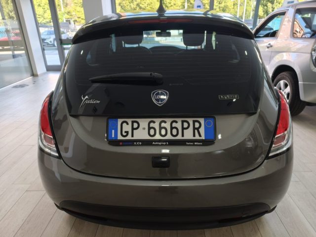 Lancia Ypsilon 1.0 FireFly 5 porte S&S Hybrid Gold - foto 2 di 4