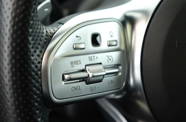 Mercedes-Benz GLA 220 D AMG4 MATIC AUTO TETTO- NAVIGATORE usato a LENDINARA