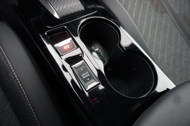 Peugeot 2008 HYBRID 145CV E-DCS6 ALLURE usato a LENDINARA