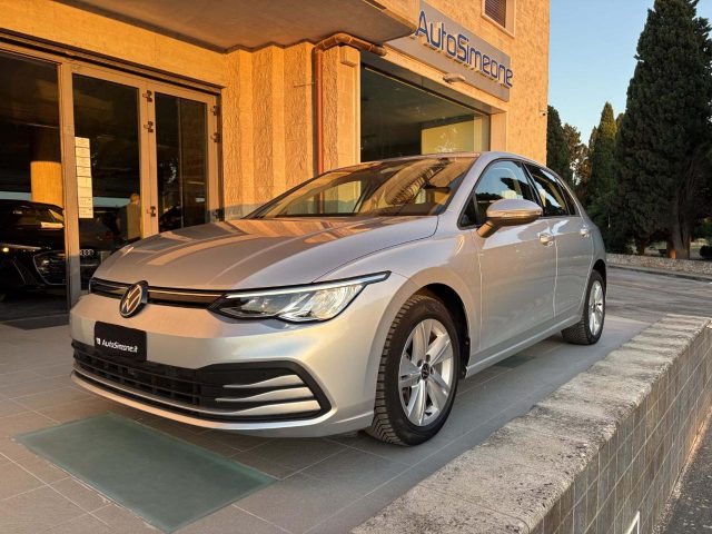 Volkswagen Golf 2.0 TDI DSG SCR Life COCKPIT-LUCI AMBIENTE usato a CAROVIGNO
