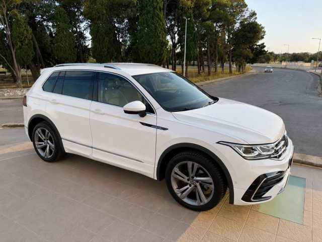Volkswagen Tiguan 2.0 TDI 150 CV SCR DSG R-Line LUCI AMBIENTE - foto 3 di 4