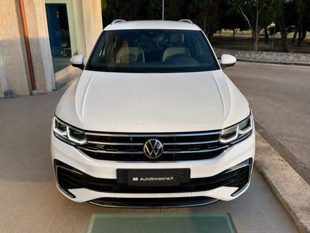 Volkswagen Tiguan 2.0 TDI 150 CV SCR DSG R-Line LUCI AMBIENTE - foto 2 di 4